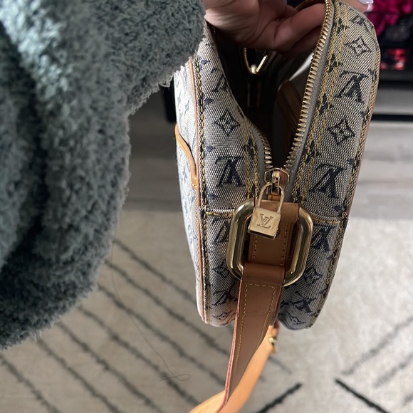 Louis Vuitton! RARE🤍🥰🥰🥰 - Picture 3 of 3